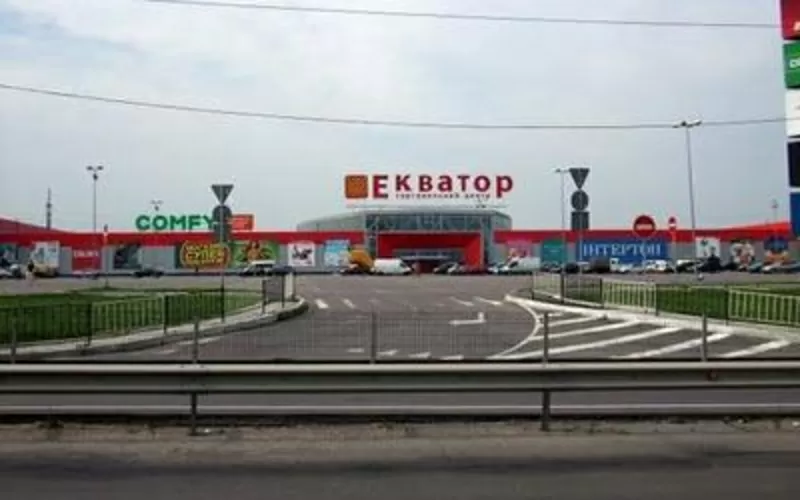 За Епіцентром,  земельна ділянка. Власниця