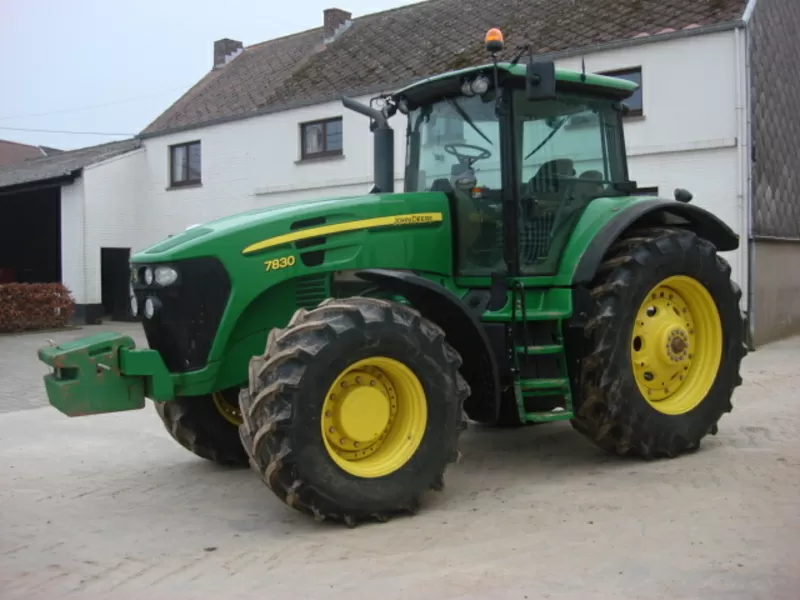 Трактор John Deere 7830